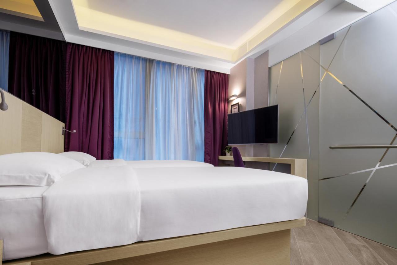 Starphire Hotel Hong Kong Exterior photo