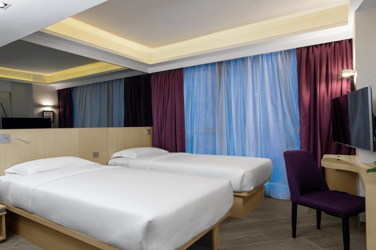Starphire Hotel Hong Kong Exterior photo